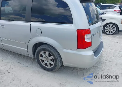 2011 Chrysler Town & Country Touring z USA, uszkodzony, nr VIN 2A4RR5DG4BR638398